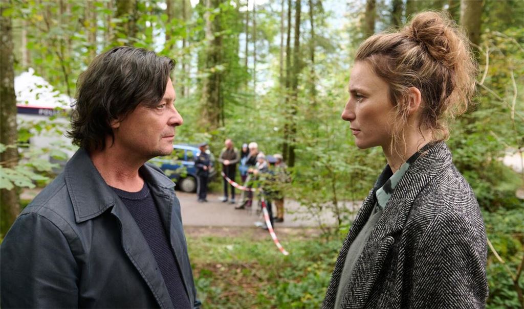 Der Kriminalpsychologe Thomas Meiberger (Fritz Karl) und die Hauptkommissarin Anna Grünwald (Lisa Schützenberger) sind nicht immer einer Meinung.
