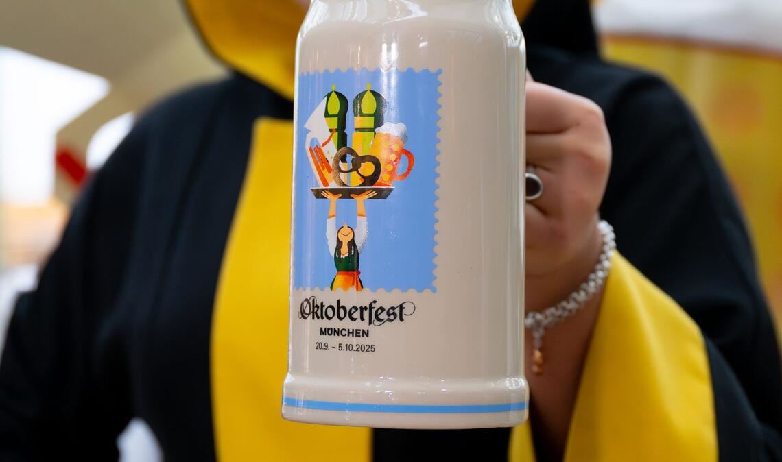 Der Krug soll in diesem Jahr eine Hommage an die Wiesn-Bedienungen sein.