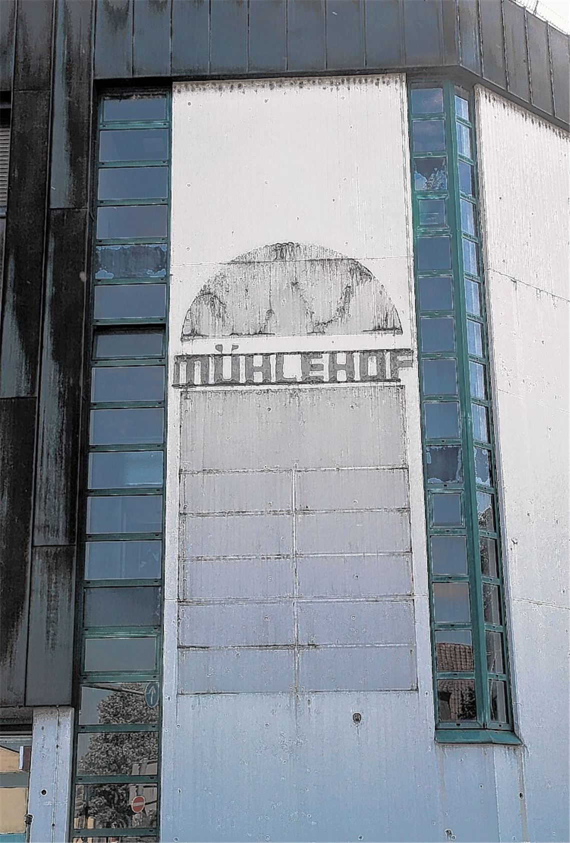 Der Lack ist ab am Mühlehof: Heute Abend will sich der Gemeinderat mit der Zukunft des Standorts beschäftigen.Archivfoto: Sadler