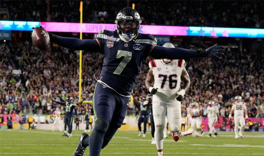 Der Linebacker der Seattle Seahawks, Uchenna Nwosu, jubelt über seinen Tochdown.