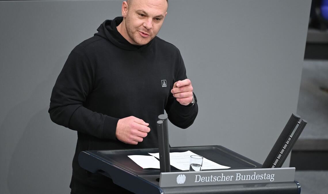 Der Linke-Politiker Cem Ince verlangt eine Erhöhung des Mindestlohns. (Archivfoto)