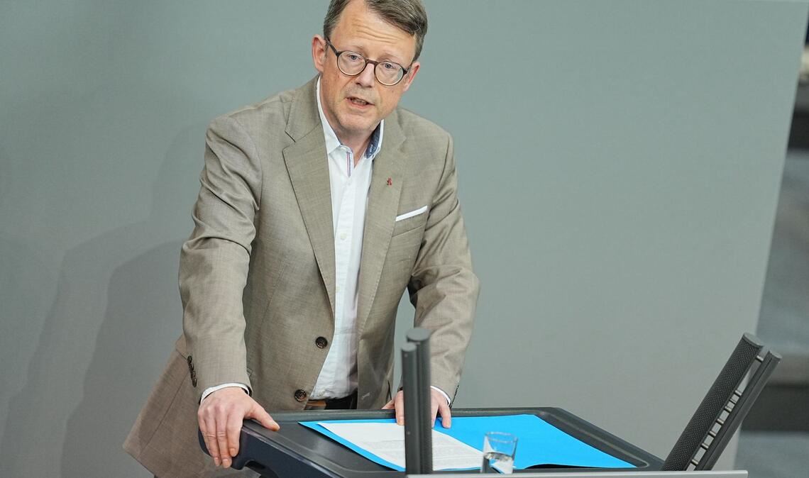 Der Linken-Abgeordnete Ulrich Thoden forderte die Bundesregierung als Konsequenz aus dem Gutachten auf, der US-Regierung die Nutzung der US-Militärbasen auf deutschem Boden für die Kriegsführung im Iran zu untersagen. (Archivbild)