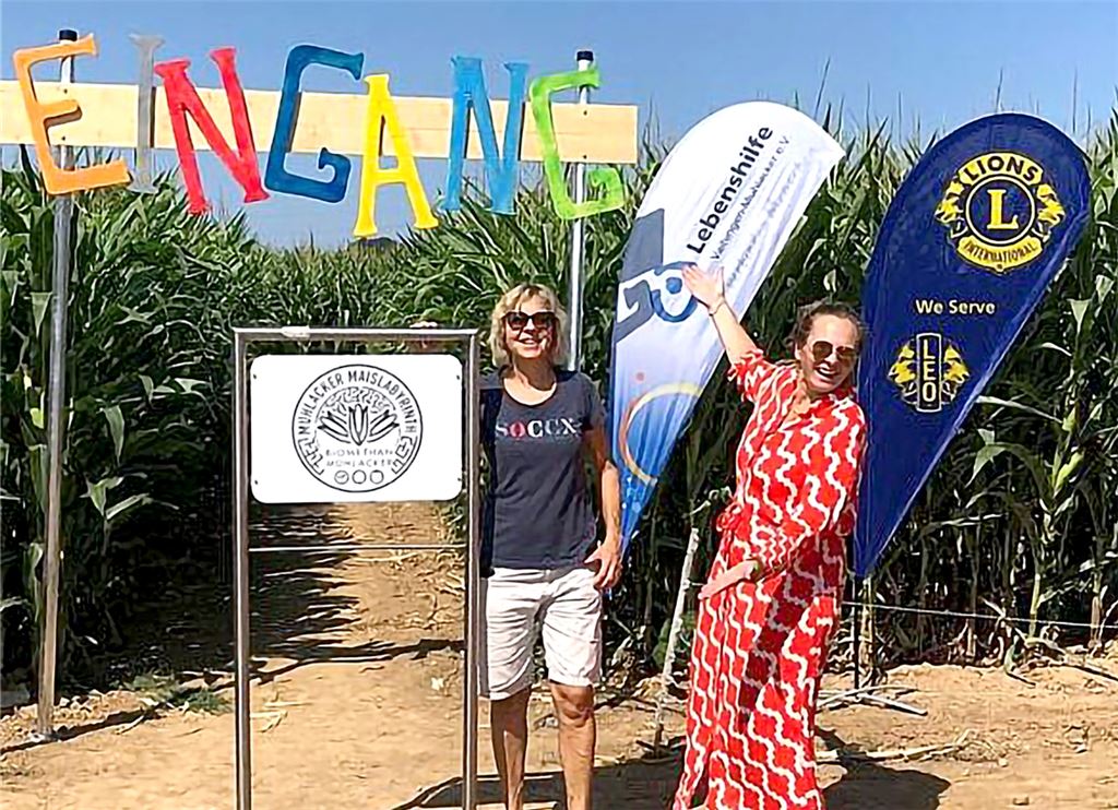 Der Lions Club betreut und bewirtet in Zusammenarbeit mit der Lebenshilfe, die den Erlös aus der gemeinsamen Aktion erhält, das neue Maislabyrinth an der B10 zwischen Mühlacker und Illingen. Foto: privat