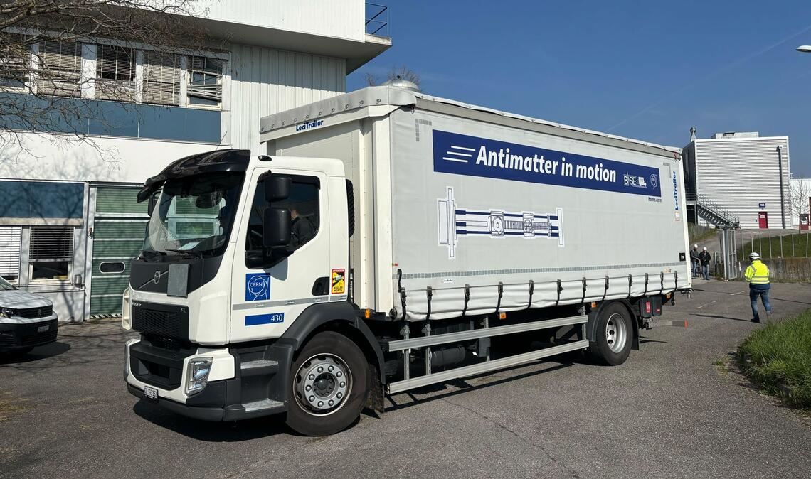 Der Lkw meistert seine Fahrt ohne Zwischenfälle.