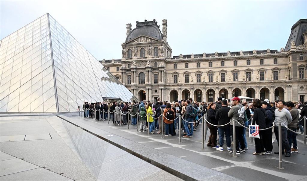 Der Louvre blieb für Besucher weiter geschlossen.