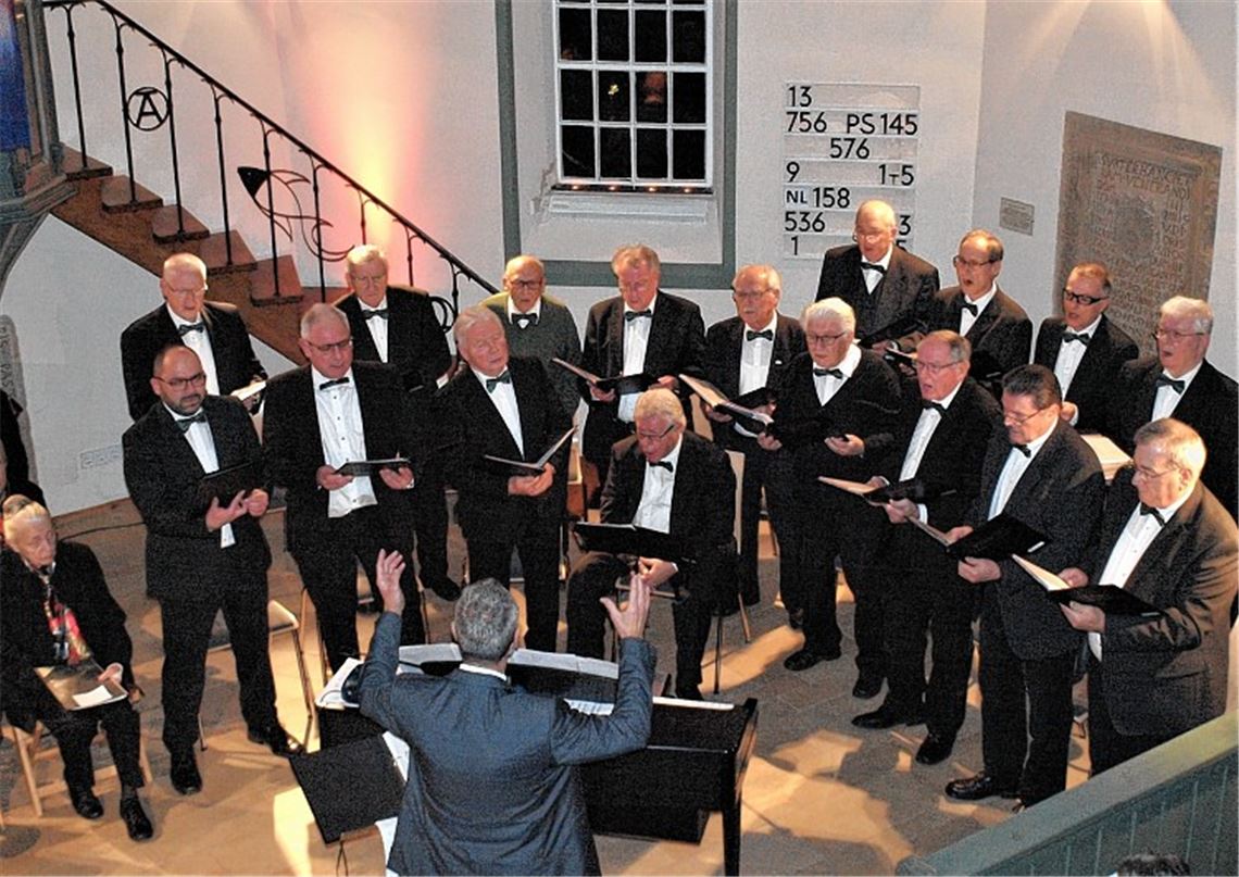 Der MGV Concordia Pinache wird dirigiert von Ernst Eberlein. Filitz