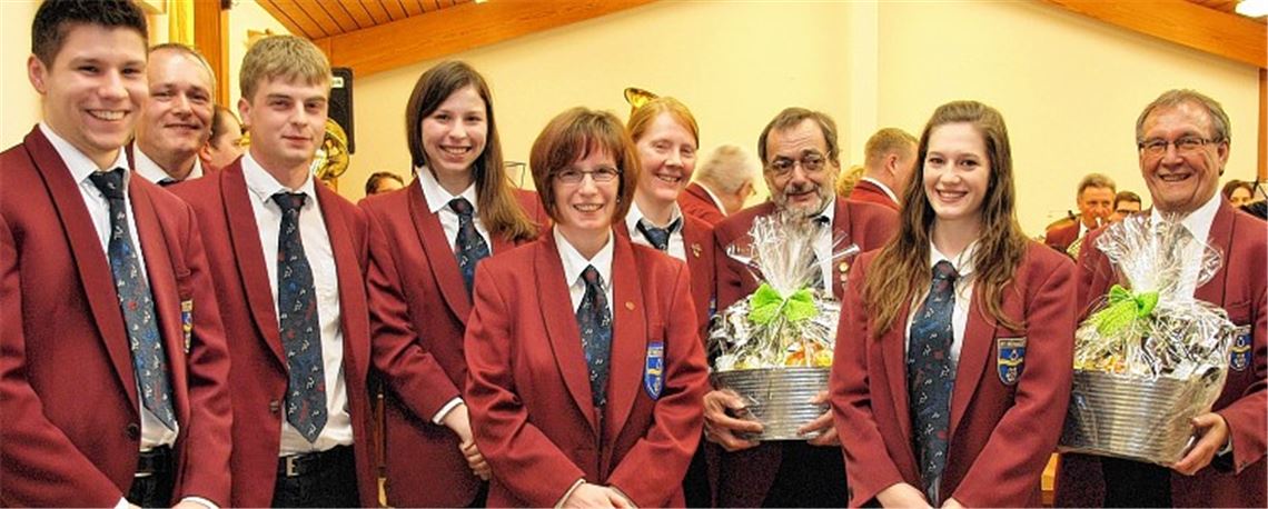 Der MV Mühlacker (2. v. li. Vorsitzender Markus Rößle) ehrt seine aktiven Jubilare. Foto: Appich