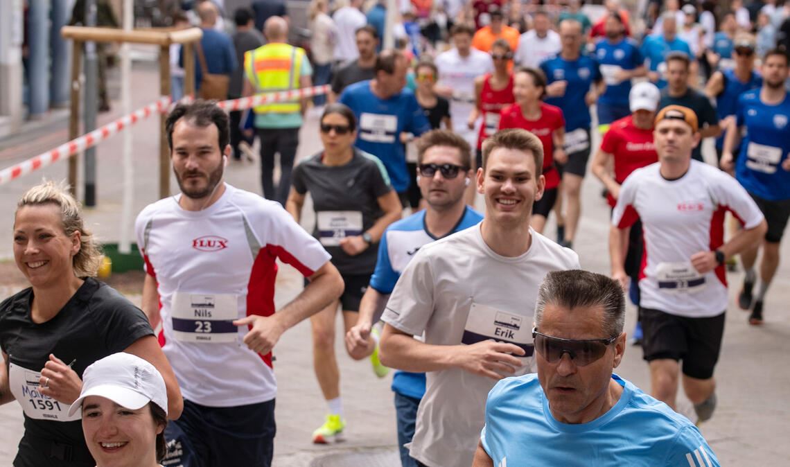 Der Mahle-Lauf in Mühlacker zieht Massen von Sportbegeisterten und Zuschauern an. Für deren Sicherheit sei bestens vorgesorgt, sagt der Veranstalter. Fotos: Archiv/Schüller