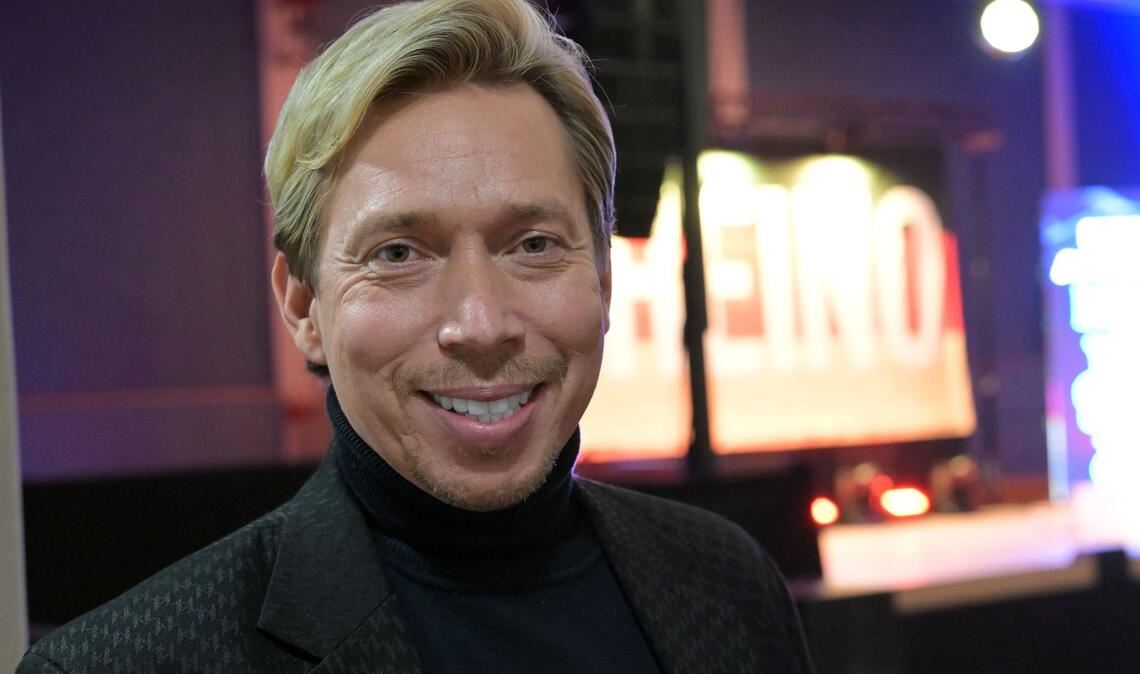 Der Manager von Heino, Helmut Werner, schaltet sich öffentlich in den Streit um das Deutschlandlied in einer Version von Heino ein.