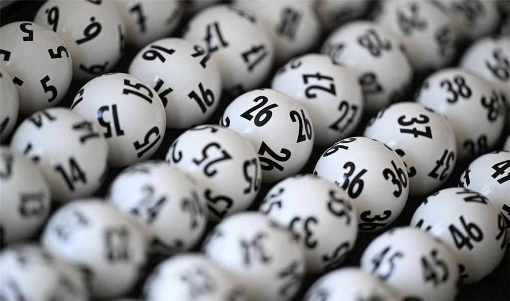 Der Mann hat den Haupt-Jackpot nur um eine Zahl haarscharf verfehlt. (Symbolbild)