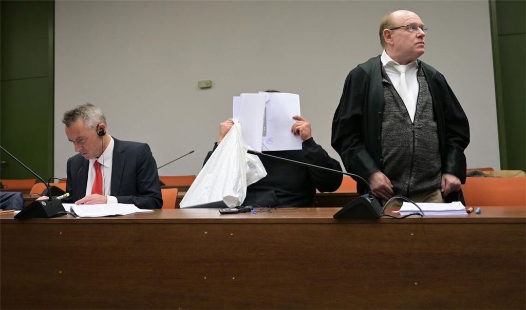 Der Mann ist wegen versuchten Mordes und Vergewaltigung angeklagt. (Archivbild)