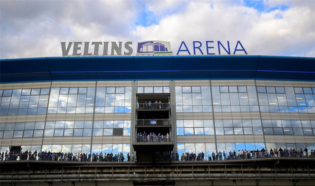 Der Mann war nach Angaben der Polizei bei einer Führung durch das Stadion vom FC Schalke 04 dabei gewesen. (Symbolbild)