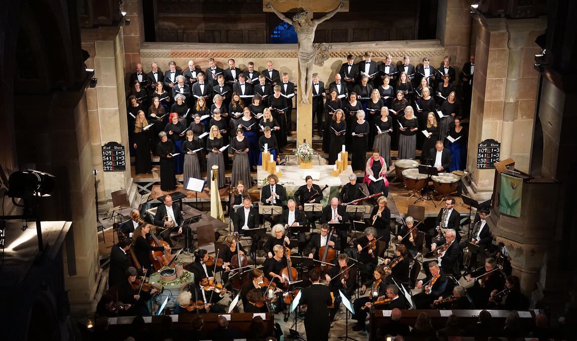 Der Maulbronner Kammerchor tritt mit großen Oratorien an die Öffentlichkeit wie hier in der Klosterkirche. Doch auch der A-cappella-Gesang gehört zum Markenkern. Foto: Archiv