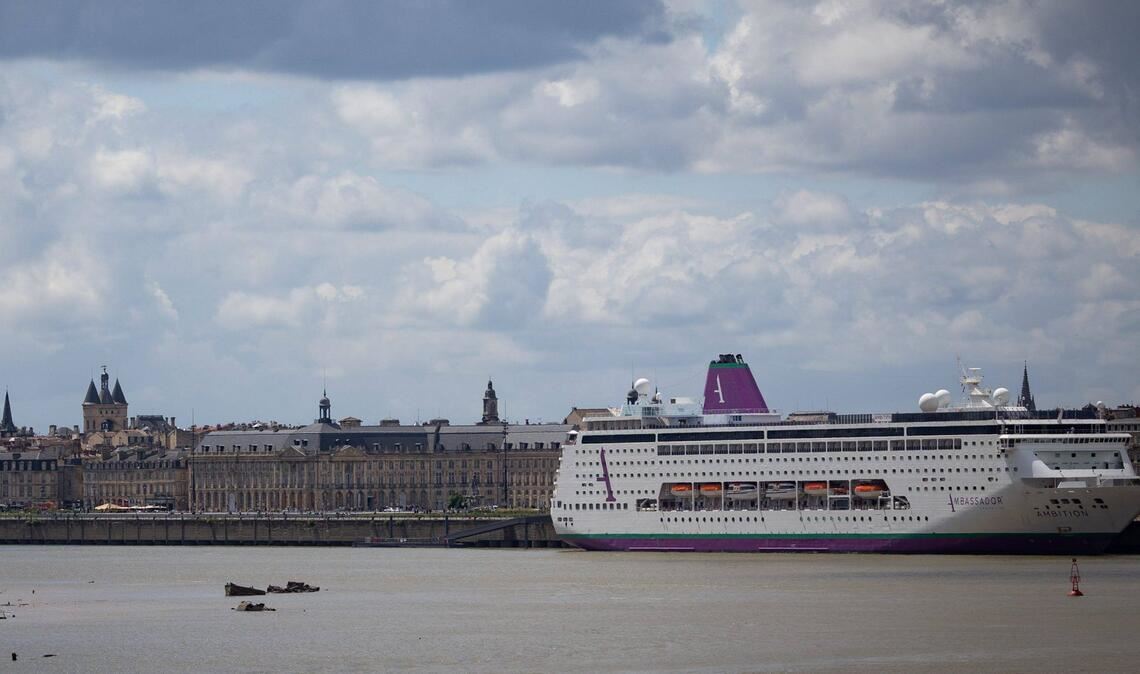 Der Mega-Cruiser „Ambition“ mit fast 1800 Menschen an Bord wurde zeitweise in Bordeaux unter Quarantäne gestellt.