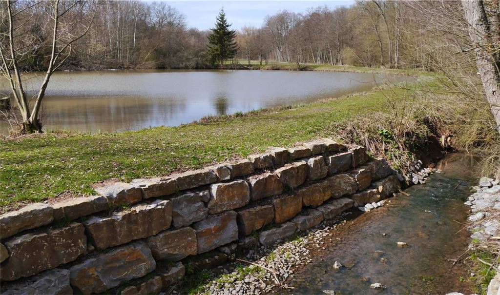 Der Metterradweg würde einen hervorragenden Querschnitt durch die Vielfalt der Schwäbischen Kulturlandschaft bieten. Er beginnt am Quellort Diefenbach... 