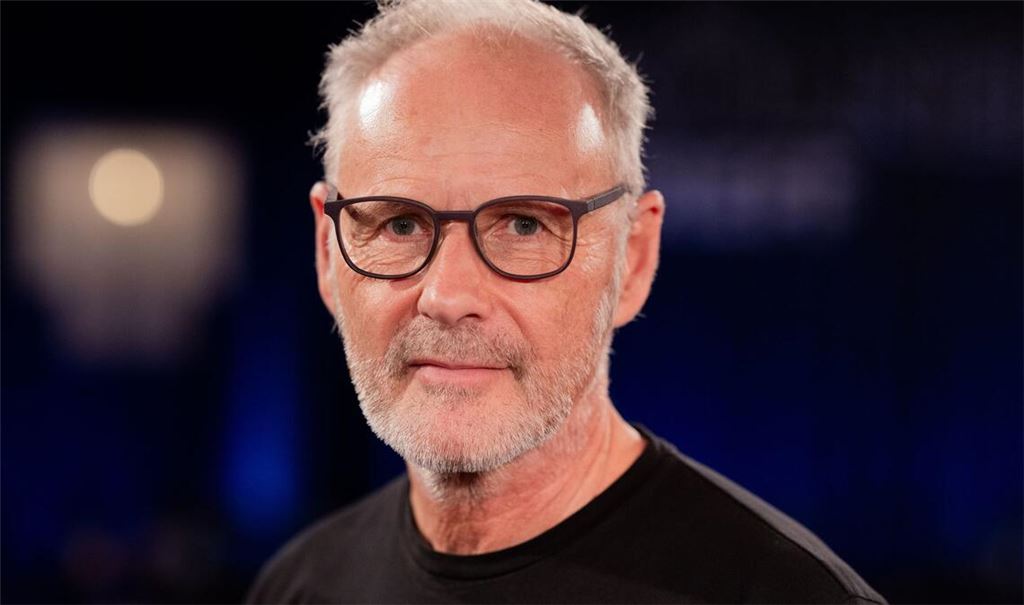 Der Moderator, Musiker und Autor Reinhold Beckmann hat wegen eines Wasserschadens sein Zuhause in Hamburg verloren. (Archivbild)