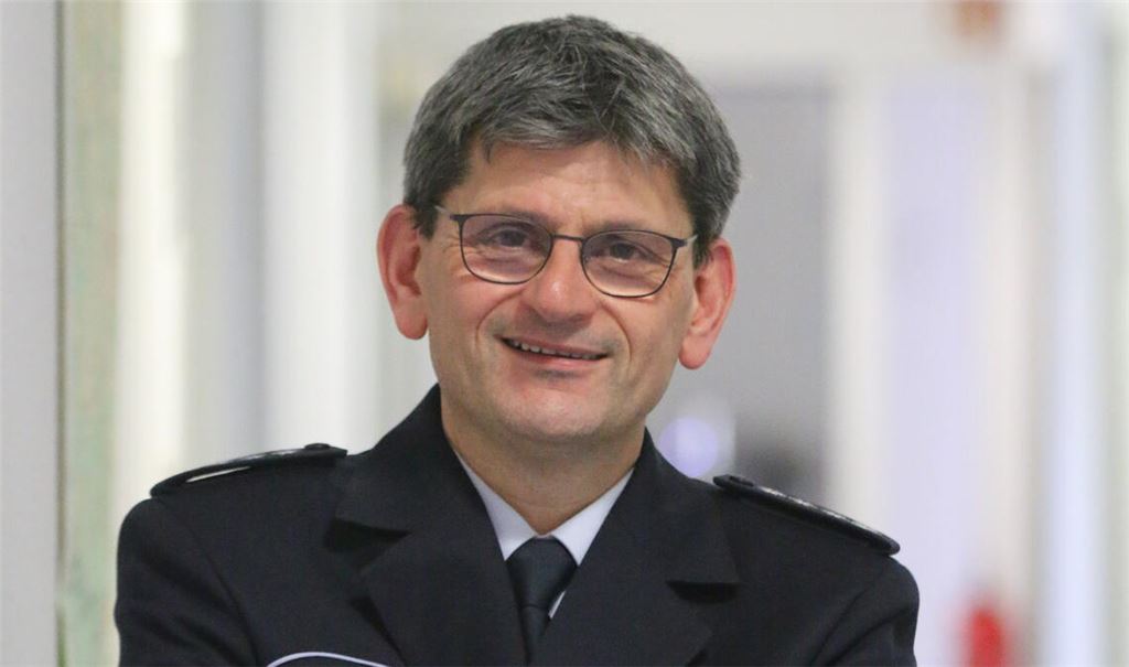 Der Mühlacker Revierleiter stellt im Mühlacker Gemeinderat die Kriminalstatistik vor. Foto: Archiv/Disselhoff
