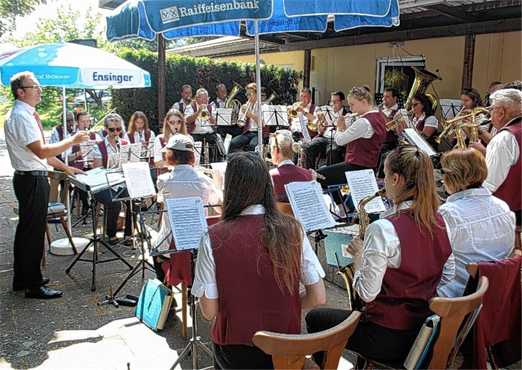 Zünftige Klänge zur guten Nachbarschaft
