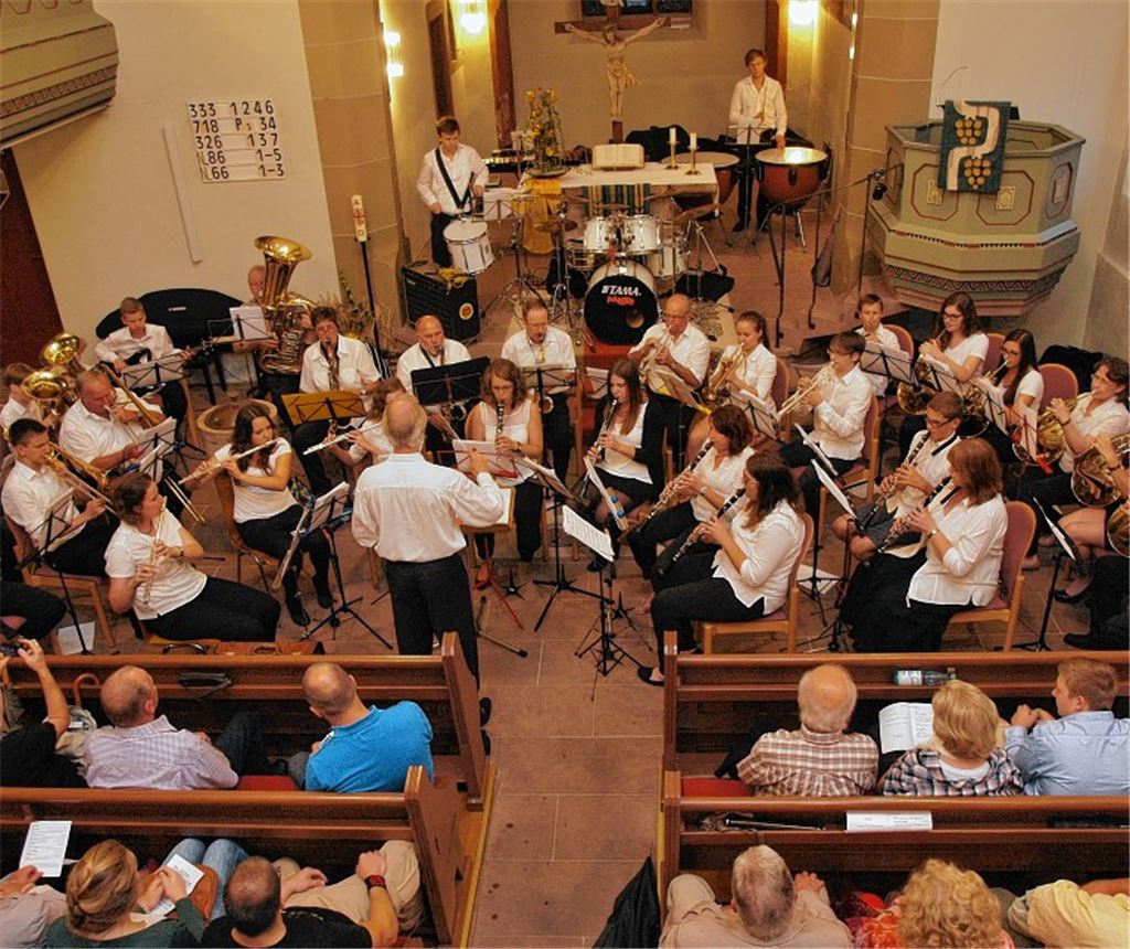 Der Musikverein muss seine Serenade in die Kirche verlegen. 