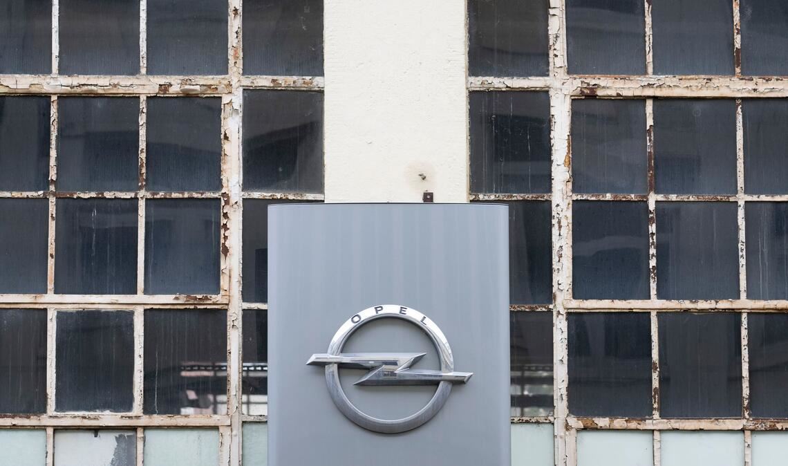 Der Mutterkonzern Stellantis schrumpft die Opel-Entwicklung weiter.