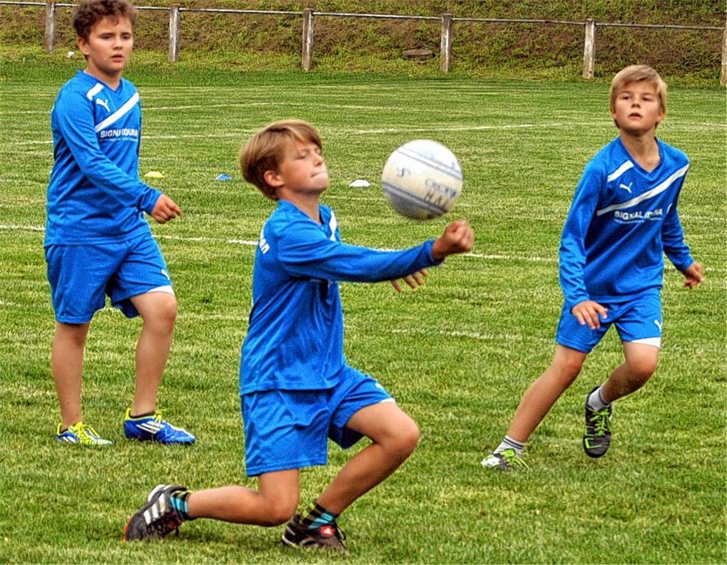 Der Nachwuchs soll bald an große Erfolge der Vergangenheit anknüpfen; hier eine Spielszene der D-Jugendlichen beim U12-Turnier. Foto: Haller