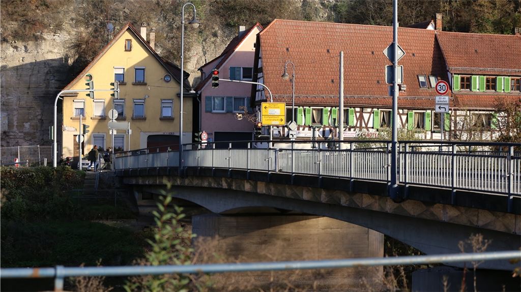 Der Neubau der Herrenwaagbrücke hat gravierende Folgen vor allem für Dürrmenz. Daran will ein ehemaliger Baufachmann etwas ändern, der eine Umplanung fordert. Foto: Willimek