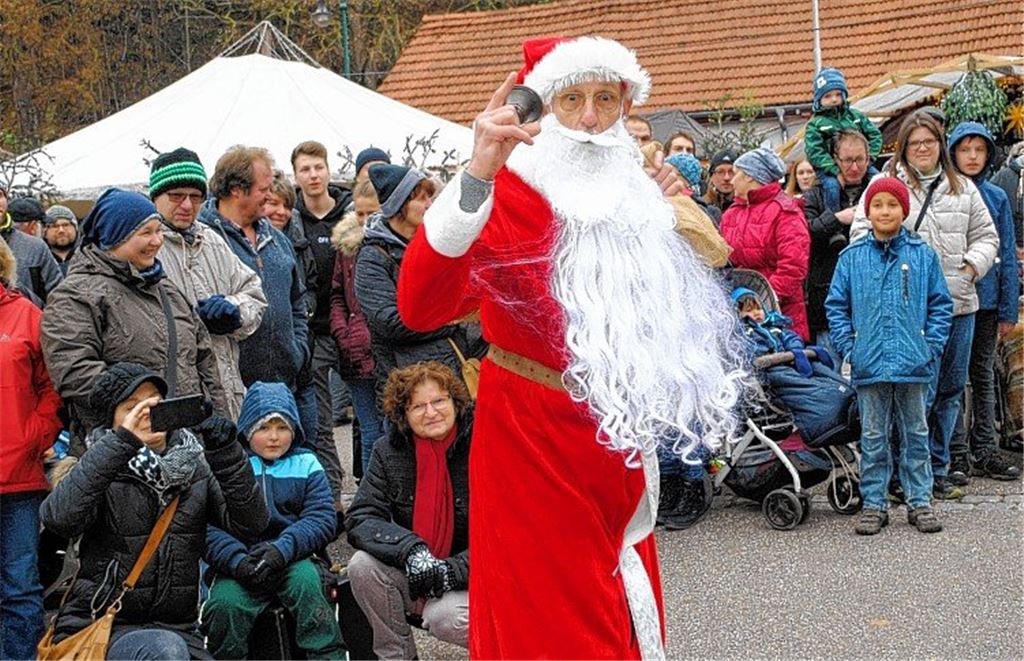 Nikolaus bringt Geschenke mit