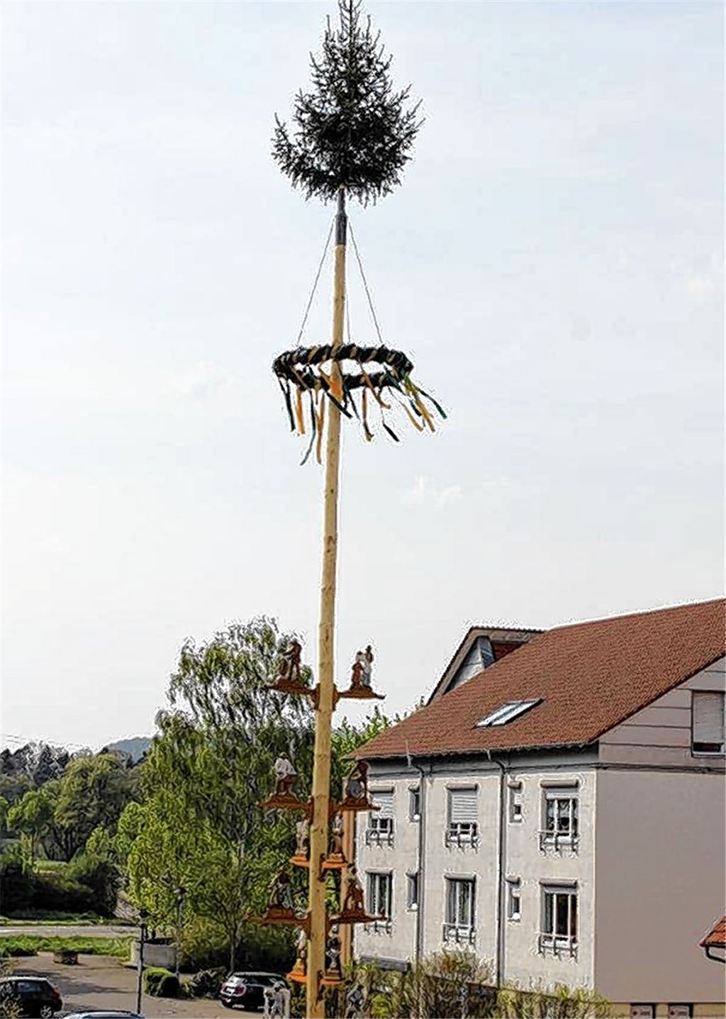 Der Ötisheimer Maibaum. Foto: Huber