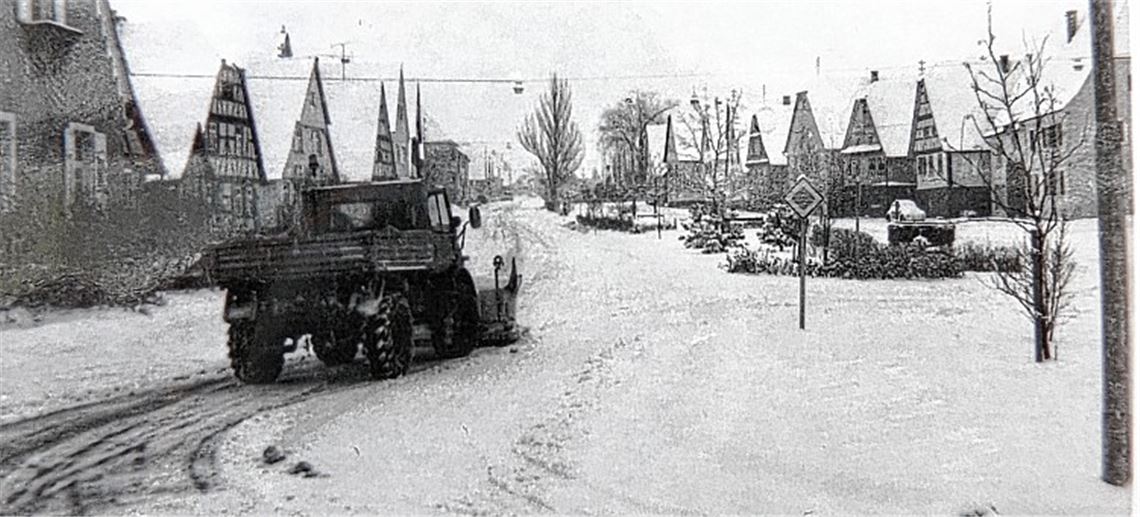 Der Ortsanger von Bauschlott findet sich unter einer dicken Schneedecke wieder. Foto: Dietrich