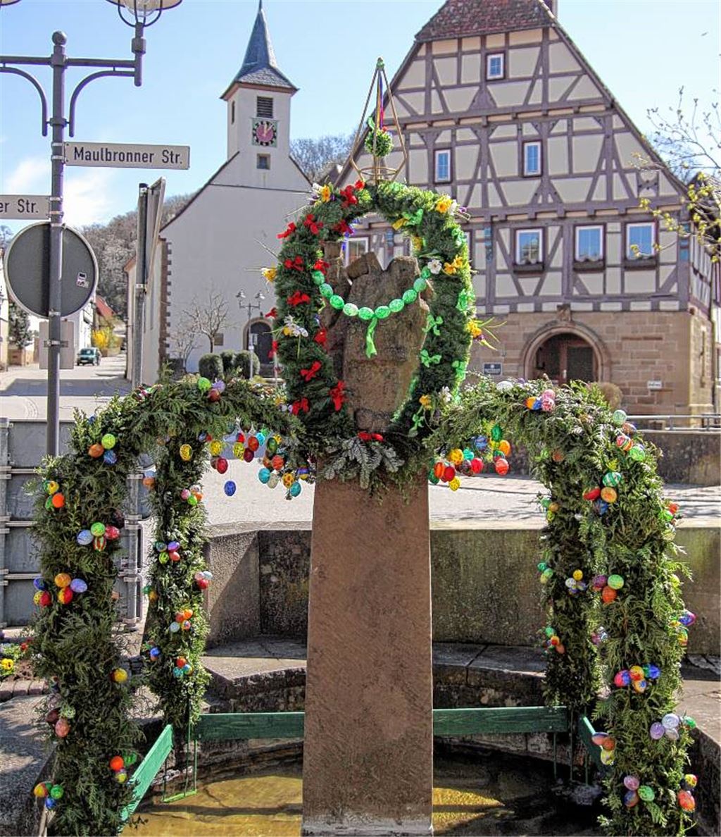 Der Osterbrunnen in Freudenstein wird zur Zielscheibe von Zerstörungswut. 