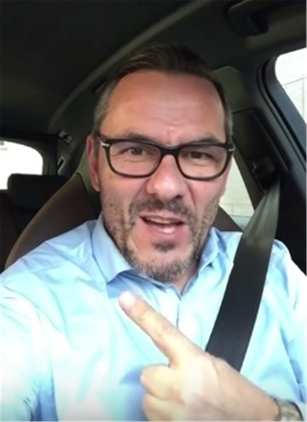 Der Pforzheimer Malermeister Oliver Gimber erzählt seinen Montagskracher „s pferdle gehd in bar“.