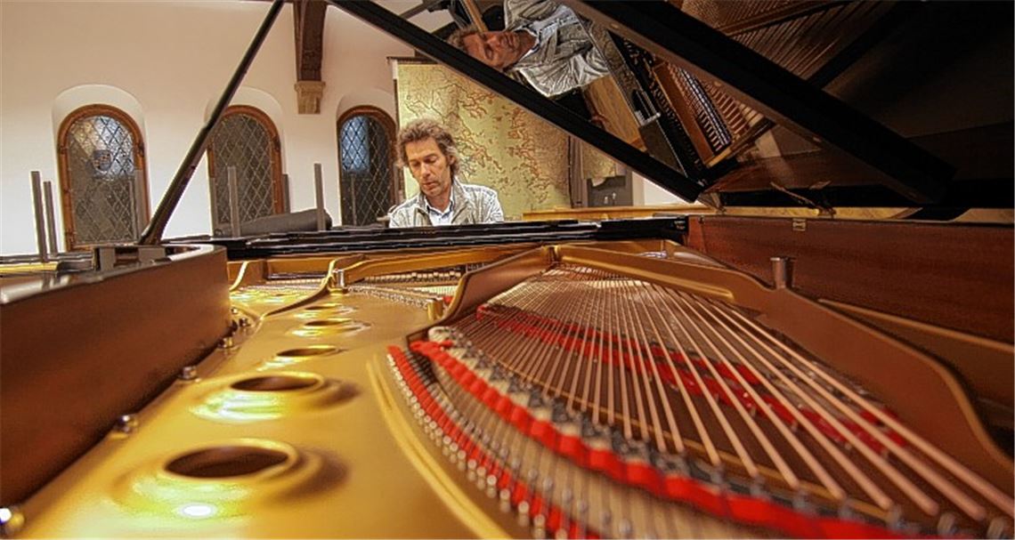 Der Pianist Bernd Glemser gehört zu den tragenden Säulen der Maulbronner Klosterkonzerte. Auch dieses Jahr gibt er als Solist und mit befreundeten Künstlern Konzerte.