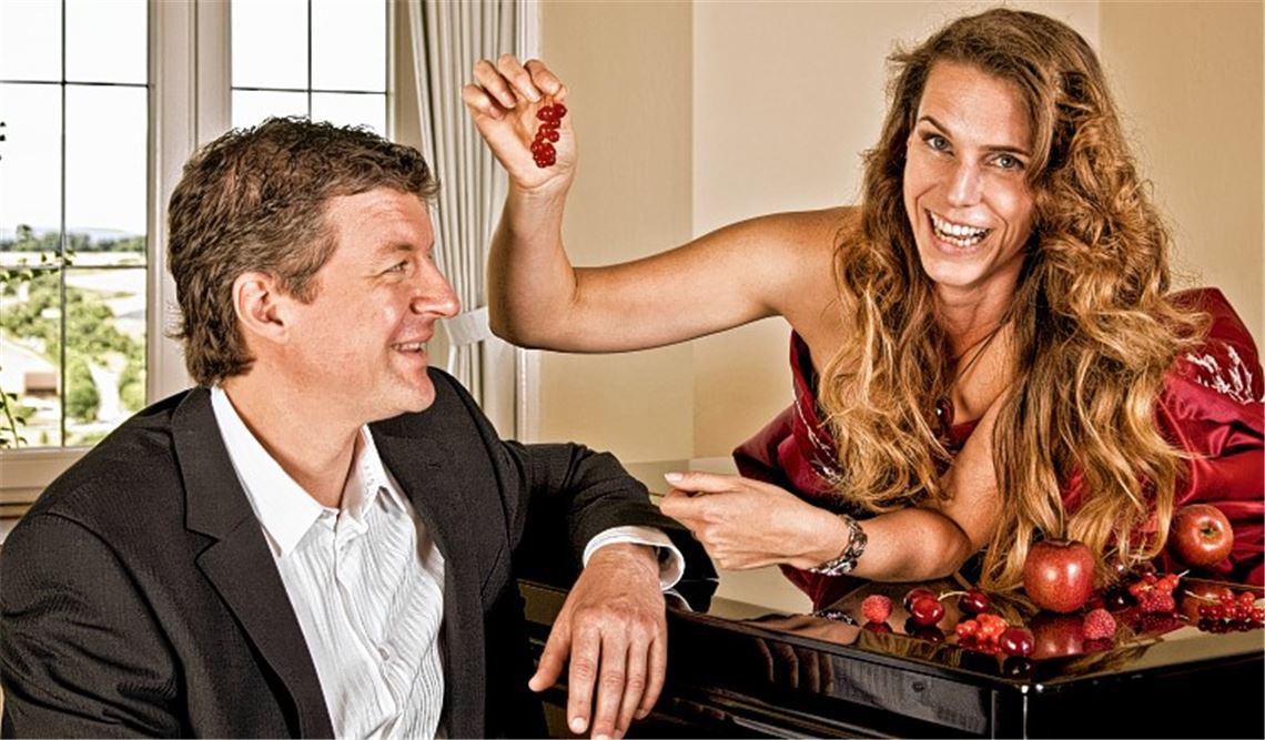 Der Pianist Holger Engel und die Sängerin Anny Maleyes kombinieren mit ihrem Veranstaltungsangebot musikalische und kulinarische Köstlichkeiten.
