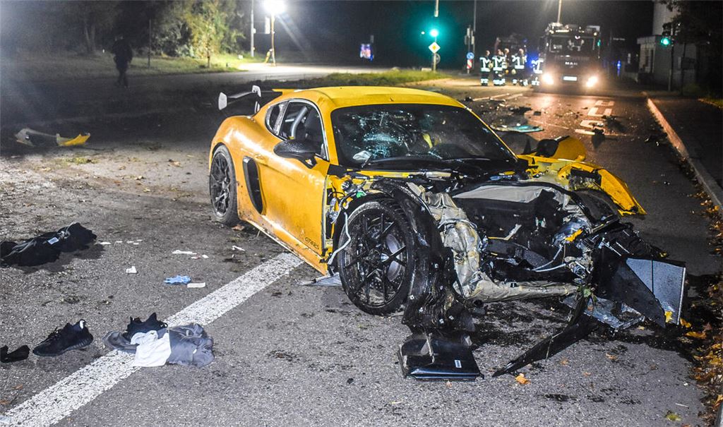 Der Porsche-Fahrer ist zu schnell und mutmaßlich mit Drogen im Blut unterwegs. Foto: Myroshnichenko