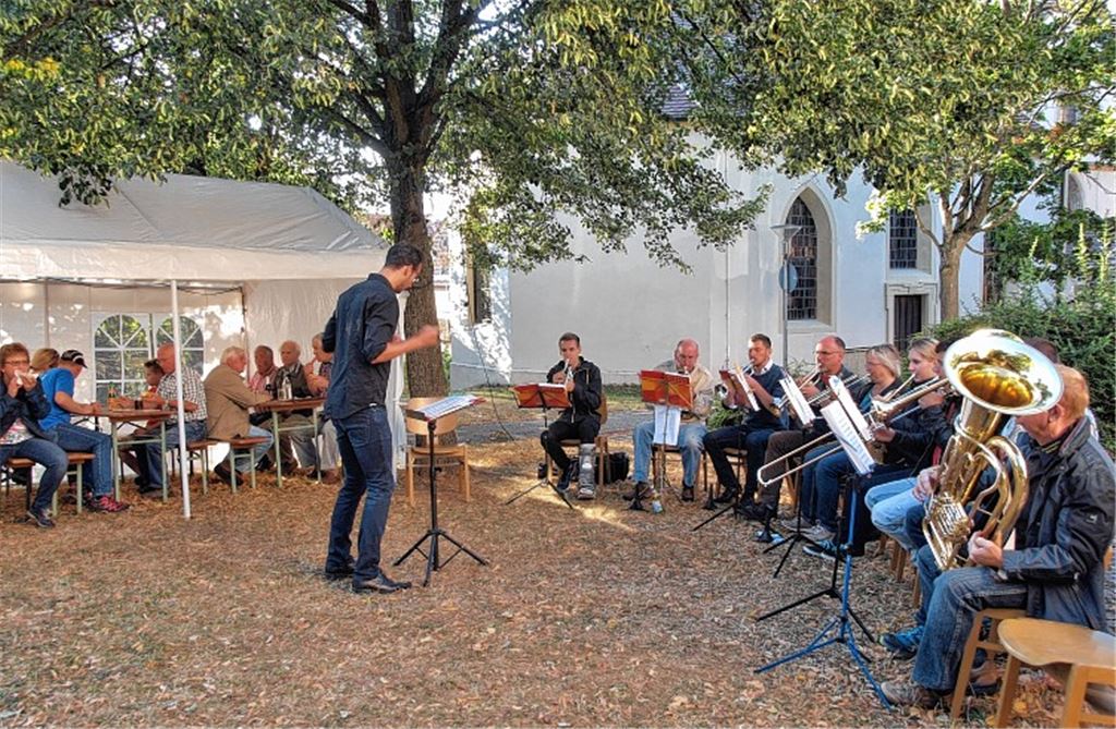 Der Posaunenchor hat bei der Sommerhocketse seinen Auftritt.