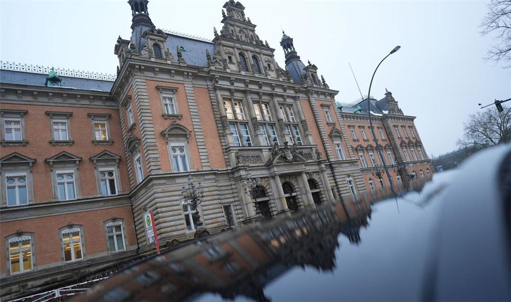 Der Prozess gegen die mutmaßlichen Mitglieder einer rechtsextremistischen Terrorzelle soll im Hamburger Strafjustizgebäude stattfinden. (Archivbild)