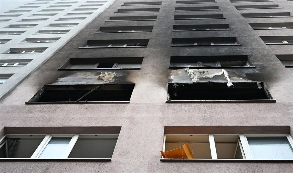 Der Qualm zog auch weit die Fassade hoch.