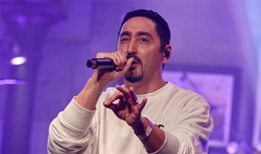 Der Rapper Eko Fresh hat die „Stadtbild“-Debatte in einem Song verarbeitet.