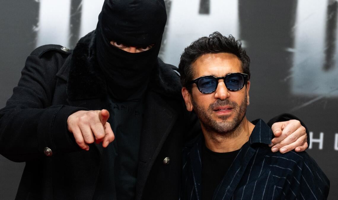 Der Rapper Haftbefehl (links) ist ein Fan großer Posen - hier bei der einer Vorführung zu seiner Dokumentation gemeinsam mit Elyas M'Barek. (Archivfoto)