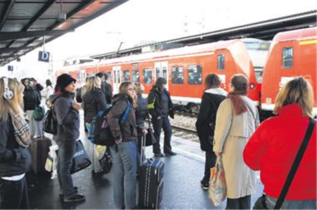 Der Regionalverkehr an der Linie Karlsruhe  Stuttgart über Mühlacker soll bis Mitte des Jahrzehnts durch einen dichten Taktverkehr mit schnellen Verbindungen deutlich aufgewertet werden. Foto: Kollros
