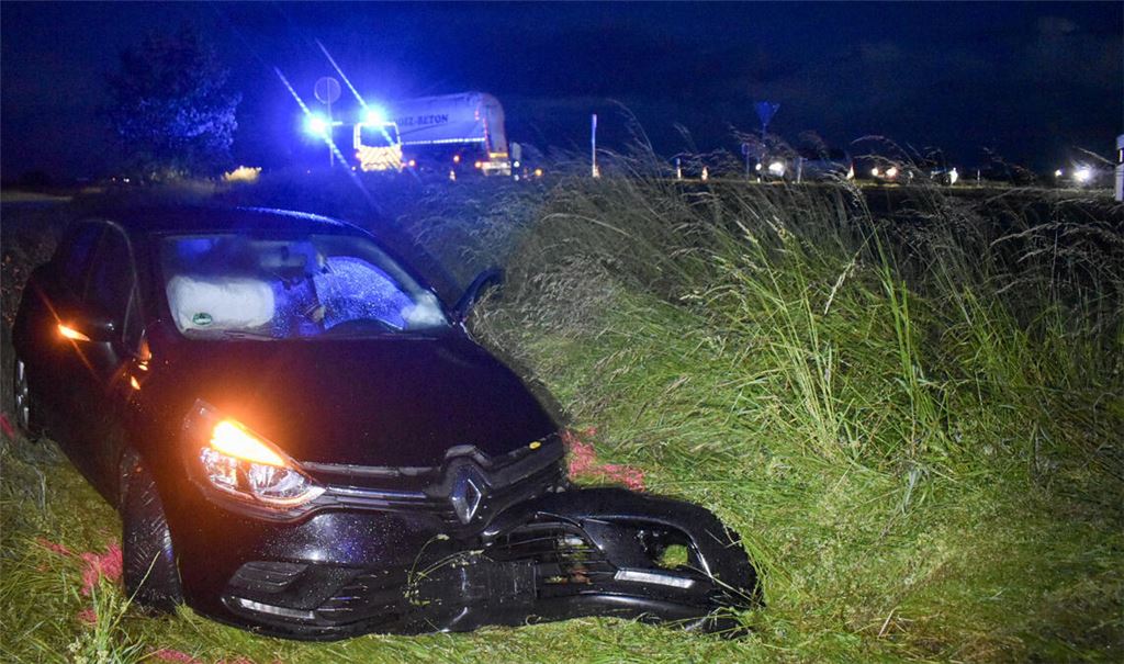 Der Renault, der von einer 22-Jährigen gesteuert wurde, ist mit dem BMW eines 19-Jährigen kollidiert. Foto: Myroshnichenko