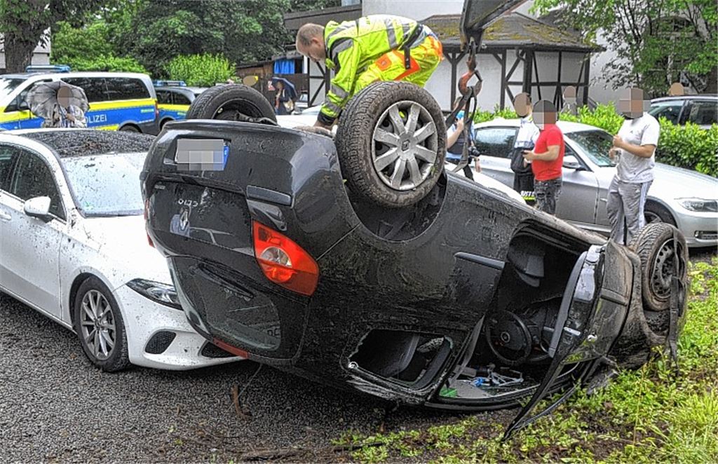 Der Renault nach dem Überschlag. Foto: myro