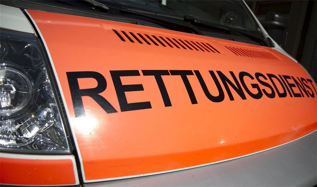 Der Rettungsdienst brachte den Jugendlichen in eine Klinik, dort erlag er nun seinen Verletzungen.