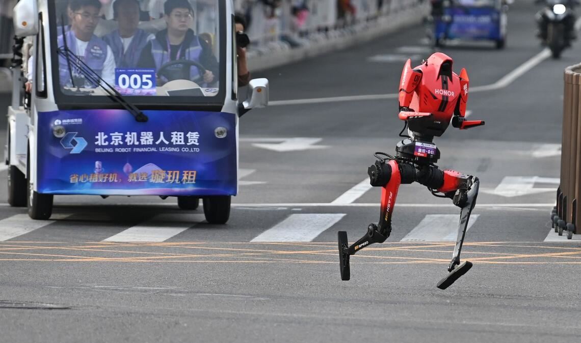Der Roboter des Smartphone-Herstellers Honor war auch im Trainingslauf der Schnellste.