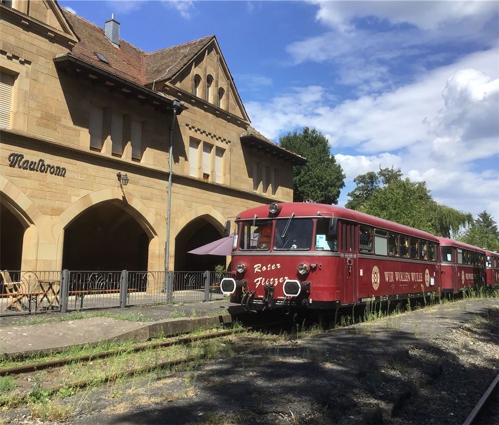 Der „Rote Flitzer“ in Maulbronn. Foto: Lieb