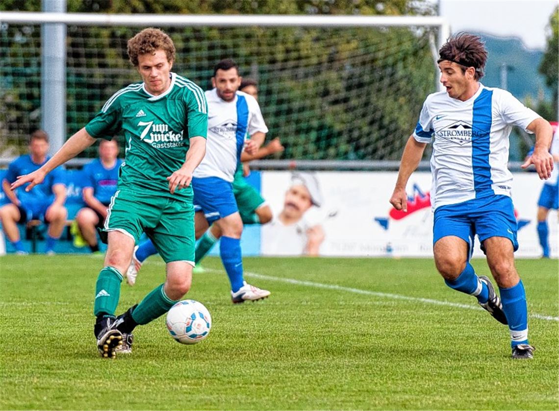 Der SV Iptingen zeigt sich in bestechender Form: Gleich sechsmal trifft die Elf von Trainer Fuchs (grüne Trikots) gegen Bönnigheim und hält den Laden hinten dazu noch blitzsauber. 