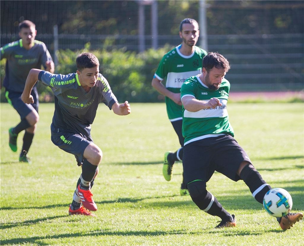 Der SV Sternenfels (in Grün) bezwingt die SGM Hohenhaslach-Freudental II. Foto: Fotomoment