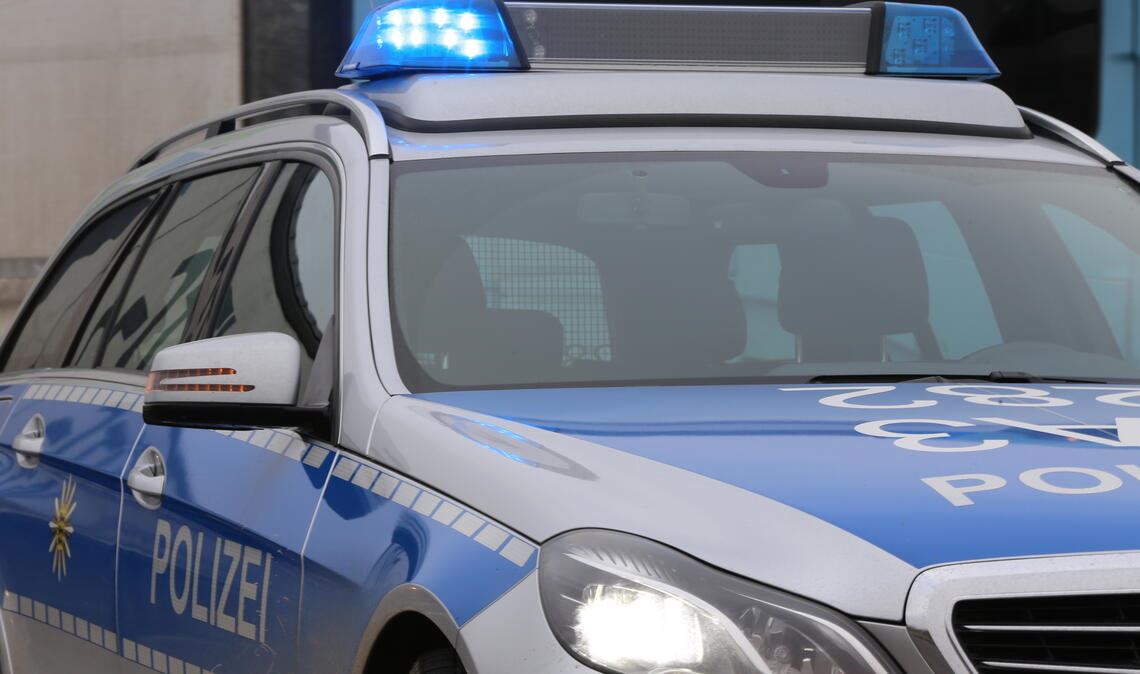 Der Sachschaden an Mauer und Auto bei einem Unfall in Mühlacker beläuft sich nach ersten Schätzungen auf insgesamt rund 10.000 Euro. Symbolfoto: Archiv