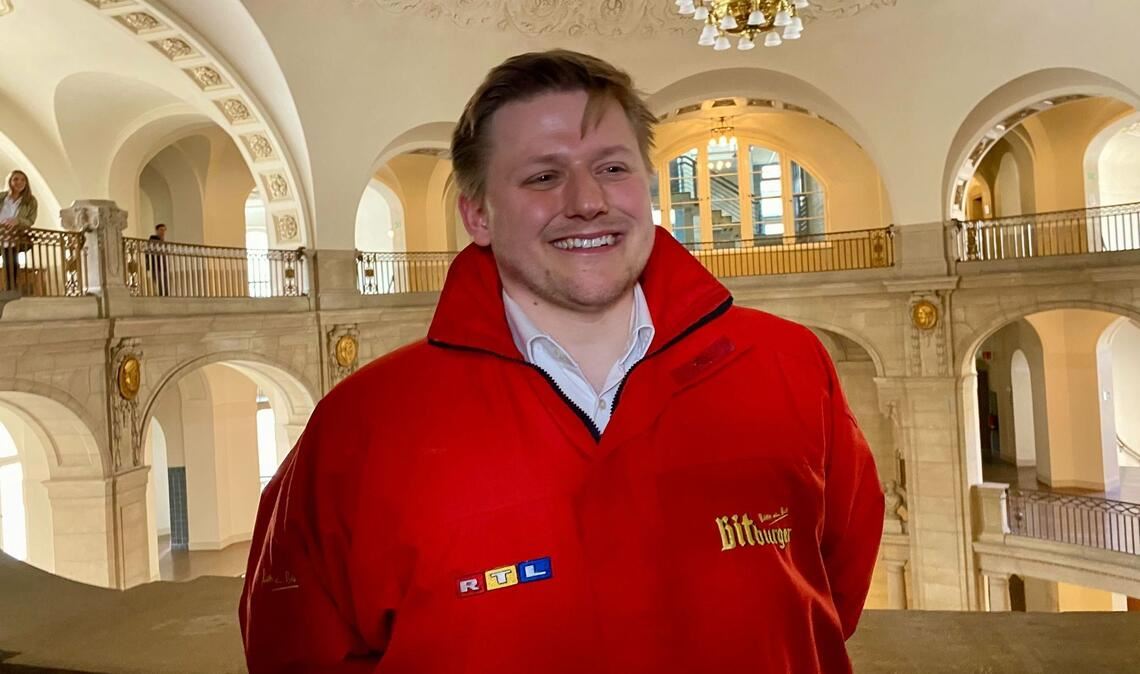 Der Satiriker Sebastian Hotz alias El Hotzo im Kammergericht.