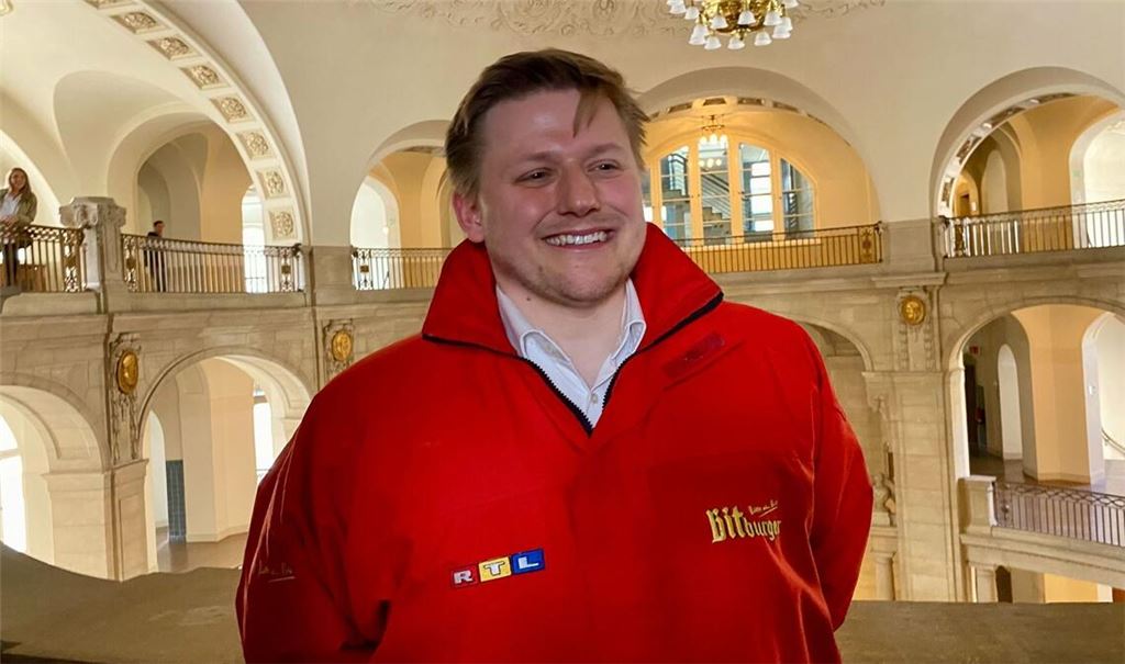 Der Satiriker Sebastian Hotz alias El Hotzo im Kammergericht.